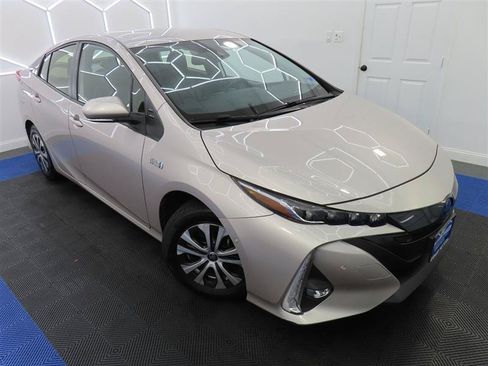 Used 2021 Toyota Prius Prime Limited FWD image 5
