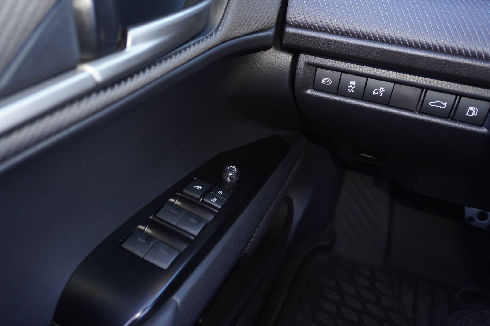 Used 2026 Toyota Camry SE FWD image 12