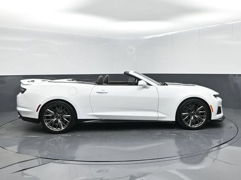 Used 2022 Chevrolet Camaro ZL1 RWD image 9