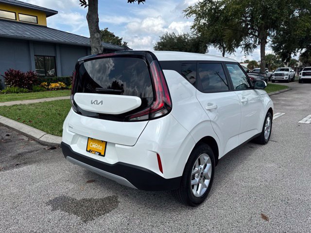 Used 2025 Kia Soul LX w/ LX Technology Package FWD image 7