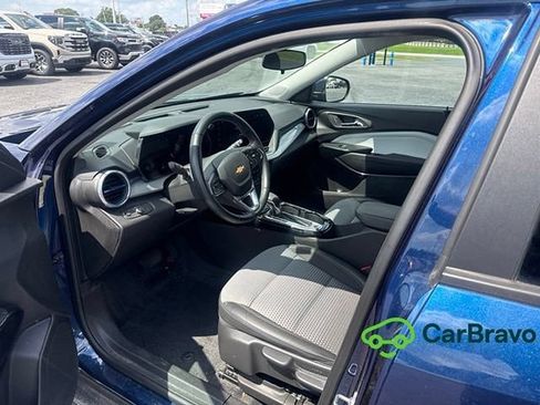Used 2024 Chevrolet Trax LT w/ Driver Confidence Package FWD image 9