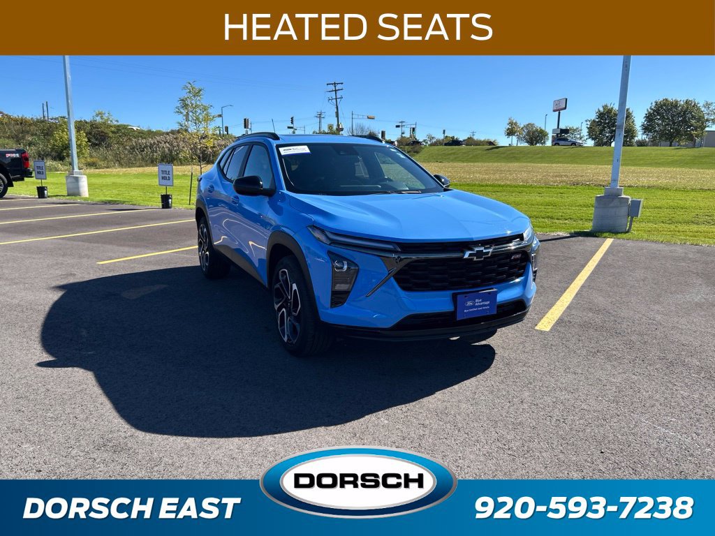 Used 2024 Chevrolet Trax RS w/ Sunroof Package FWD image 3