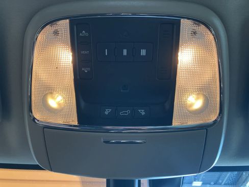 Used 2021 Jeep Grand Cherokee Limited AWD/4WD image 25