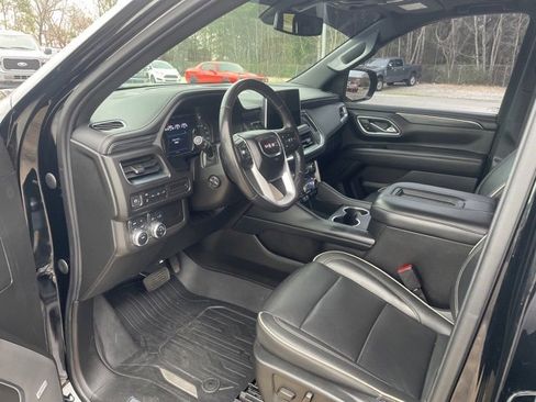 Used 2021 GMC Yukon XL SLT w/ SLT Premium Package image 9