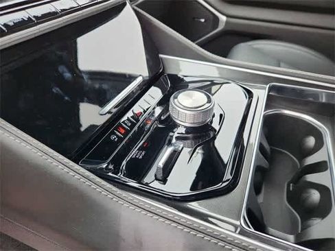 New 2024 Jeep Wagoneer 4WD w/ Premium Group I image 17