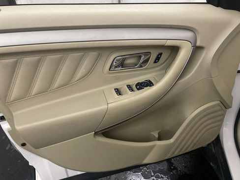 Used 2018 Ford Taurus SEL FWD image 14