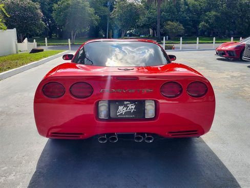 Used 2004 Chevrolet Corvette Coupe w/ Roof Package RWD image 15