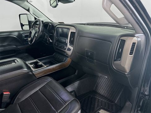 Used 2018 GMC Sierra 3500 Denali w/ Duramax Plus Package image 31