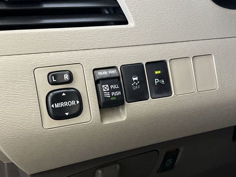 Used 2014 Toyota Sienna XLE w/ Entertainment Package FWD image 39