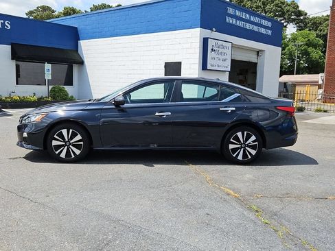 Used 2021 Nissan Altima 2.5 SV FWD image 4