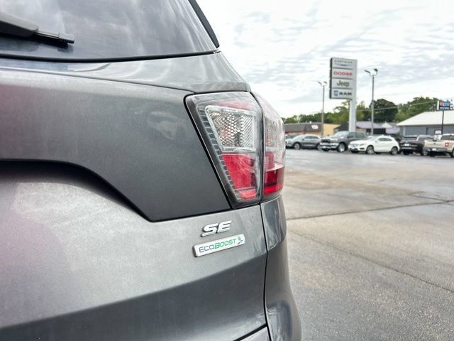 Used 2017 Ford Escape SE FWD image 9