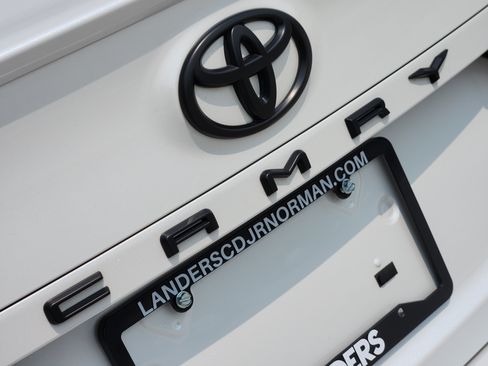 Used 2022 Toyota Camry XSE FWD image 12