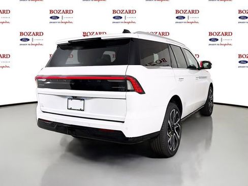 New 2026 Lincoln Navigator Reserve AWD/4WD image 8