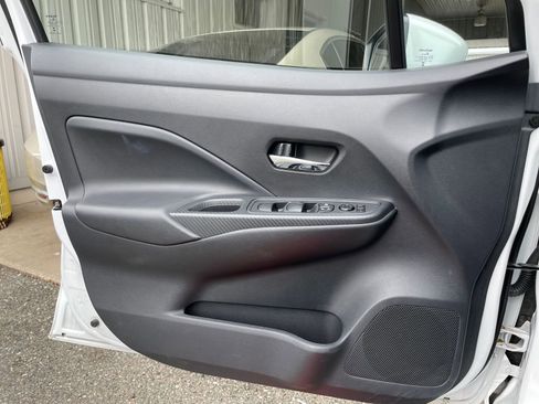 Used 2025 Nissan Versa SV image 18