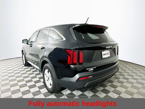 Used 2023 Kia Sorento LX image 8