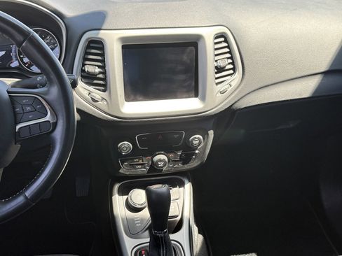 Used 2021 Jeep Compass Latitude AWD/4WD image 22