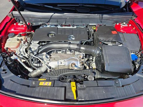 Used 2022 Mercedes-Benz GLB 250 4MATIC image 10