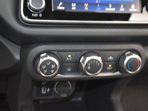 New 2025 Nissan Kicks Play S image 12