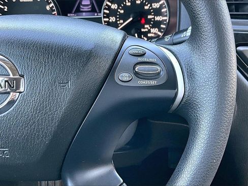 Used 2020 Nissan Pathfinder S image 11