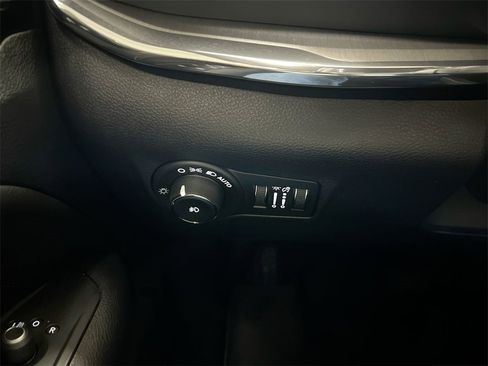 Used 2022 Jeep Compass Limited image 18