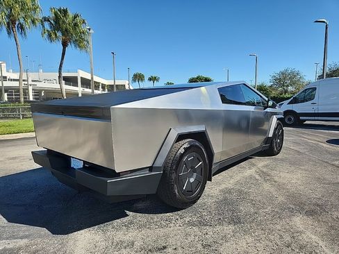 Used 2025 Tesla Cybertruck AWD Crew Cab image 7