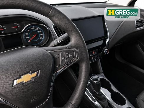 Used 2017 Chevrolet Cruze LT FWD image 11