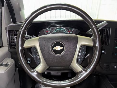 Used 2018 Chevrolet Express 3500 w/ Power Convenience Package RWD image 15