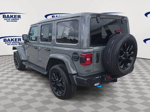 Used 2023 Jeep Wrangler Unlimited Sahara w/ Cold Weather Group AWD/4WD image 6