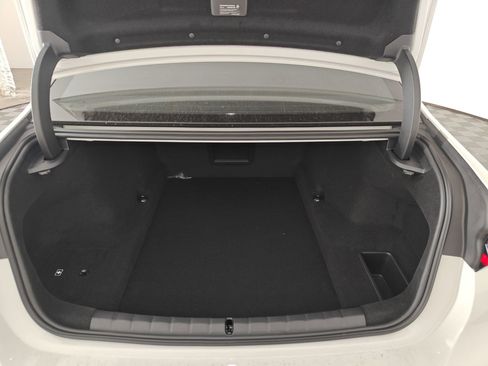 Used 2025 BMW 740i w/ Executive Package image 31