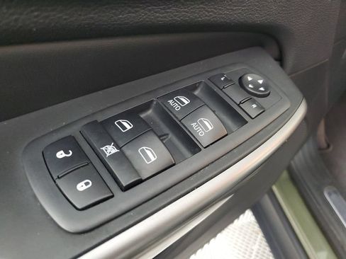 Used 2019 Jeep Cherokee Limited FWD image 19