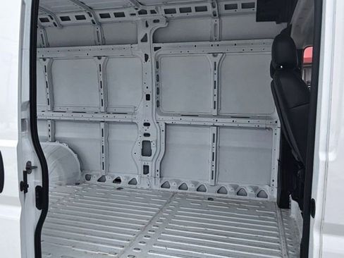 Used 2025 RAM ProMaster 2500 w/ Convenience Group image 10