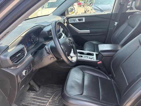 Used 2022 Ford Explorer Limited w/ Equipment Group 301A AWD/4WD image 5