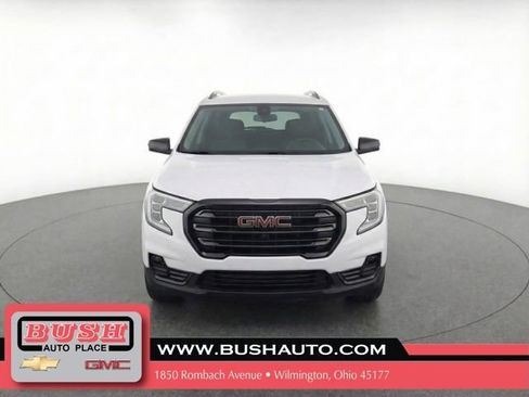 Used 2024 GMC Terrain SLT w/ Infotainment Package II image 5