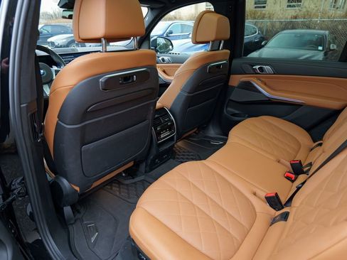 Used 2023 BMW X7 xDrive40i w/ M Sport Package image 28