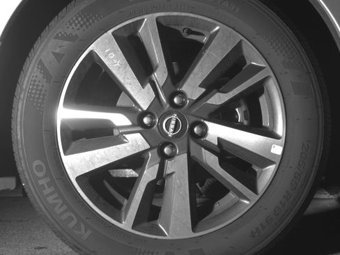 Used 2025 Nissan Versa SV image 13