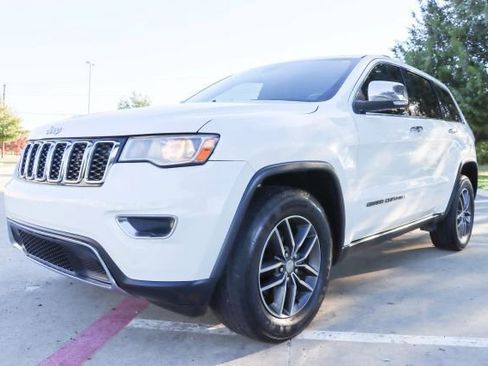 Used 2017 Jeep Grand Cherokee Limited image 3