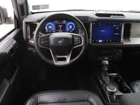Used 2025 Ford Bronco Outer Banks image 12