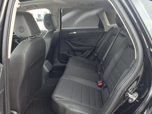 Used 2024 Volkswagen Jetta SE FWD image 5