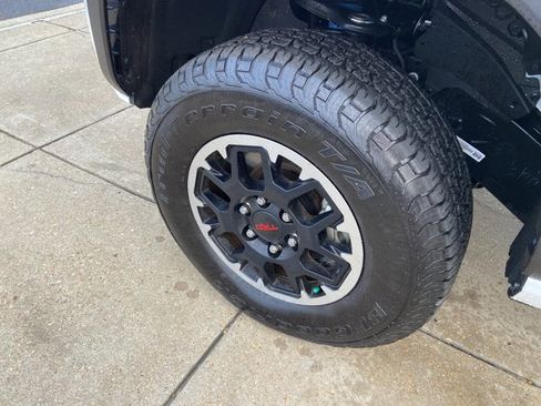 Used 2025 Toyota Tacoma SR5 image 24