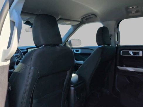 Used 2022 Ford Explorer XLT image 18