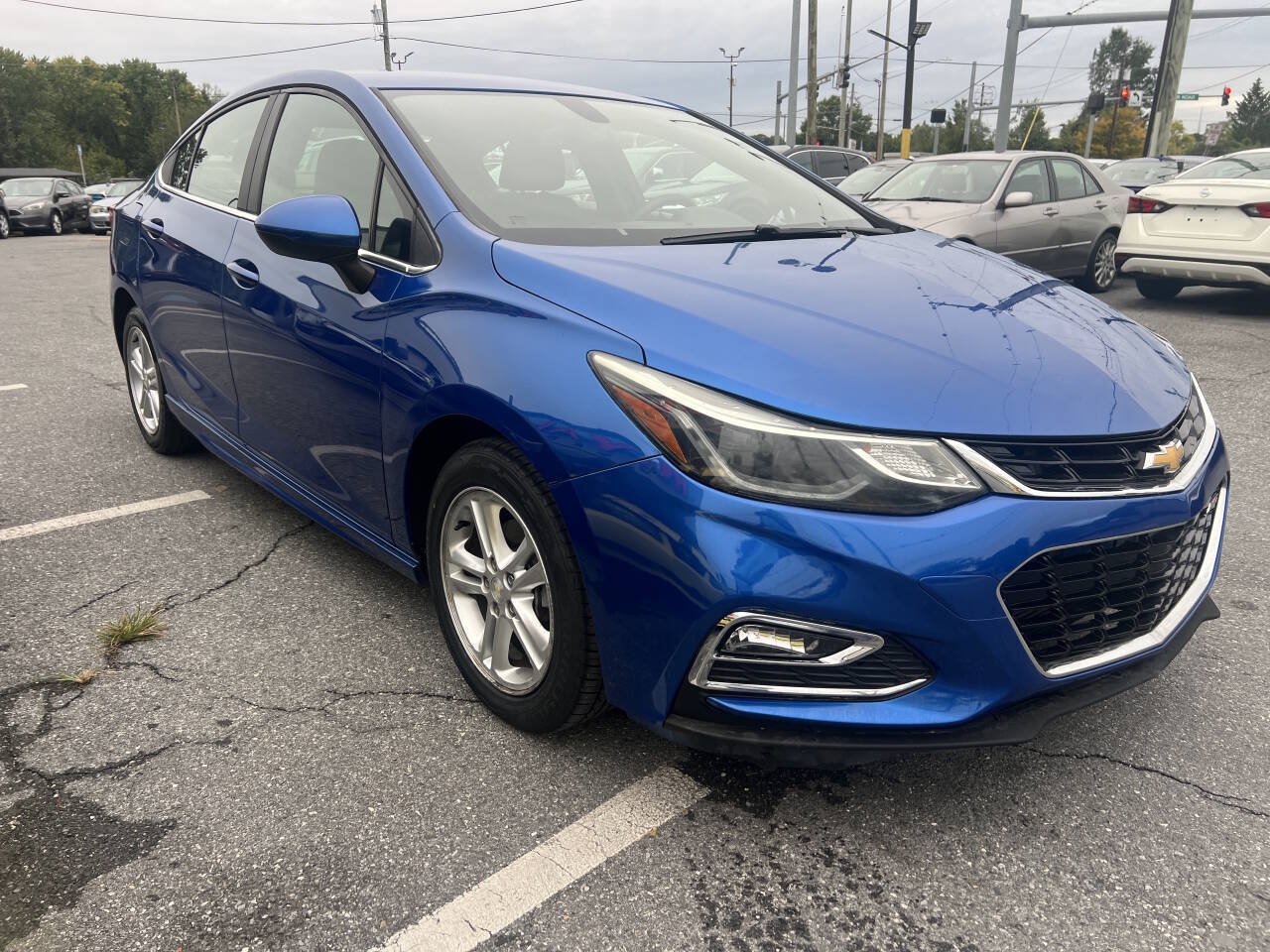 Used 2017 Chevrolet Cruze LT w/ Convenience Package FWD image 3