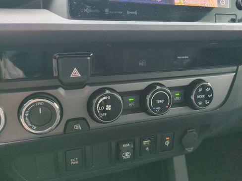 Used 2018 Toyota Tacoma TRD Off-Road AWD/4WD image 26