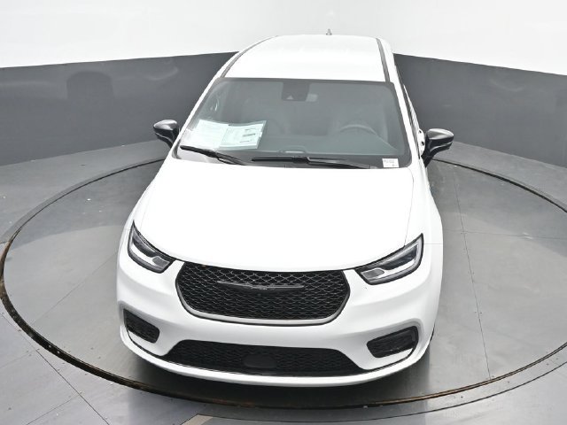 Used 2024 Chrysler Pacifica Limited FWD image 38