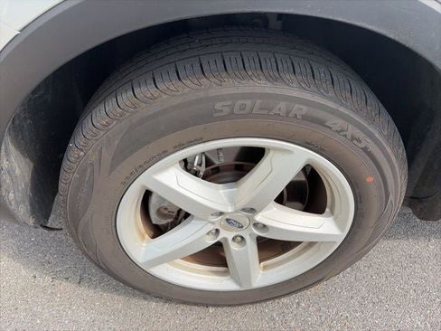 Used 2016 Ford Explorer XLT image 30