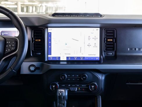 Used 2023 Ford Bronco Badlands image 15