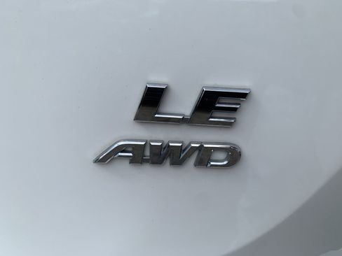 Used 2018 Toyota RAV4 LE w/ All Weather Liner Package AWD/4WD image 27