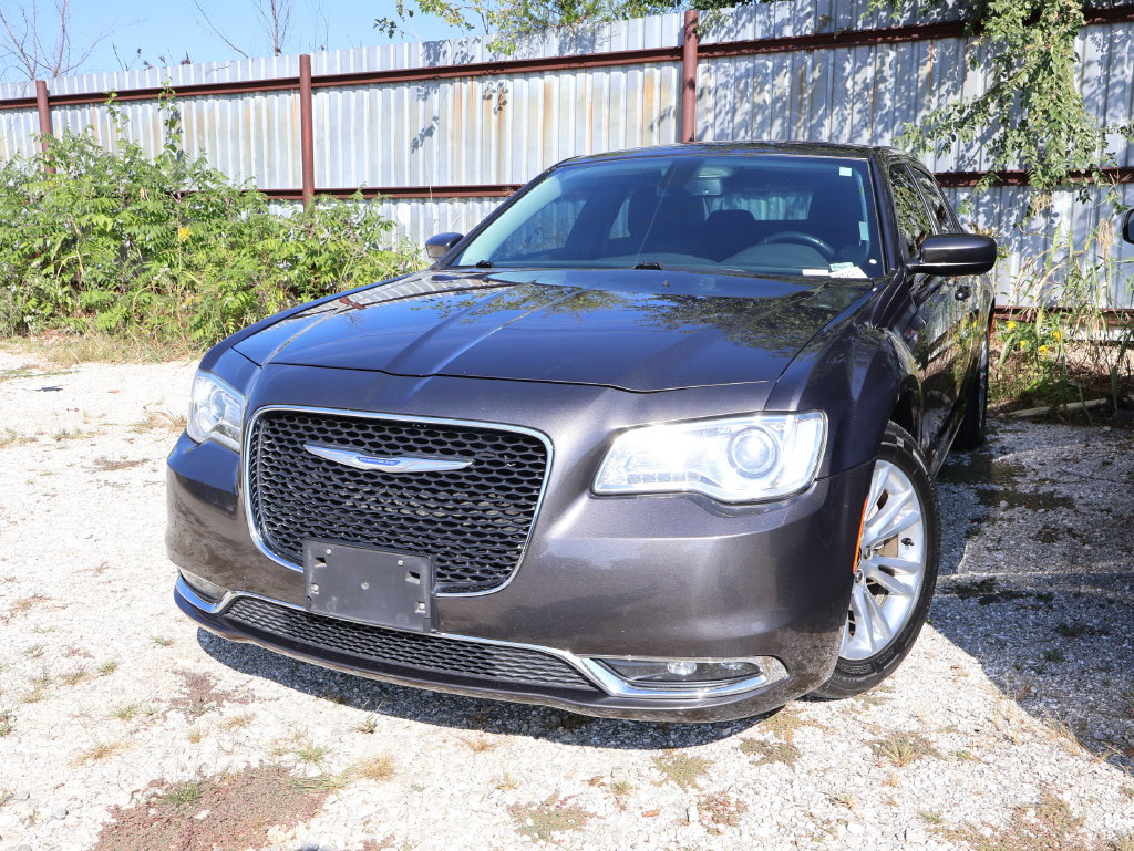 Used 2019 Chrysler 300 Touring w/ Driver Convenience Group RWD image 2