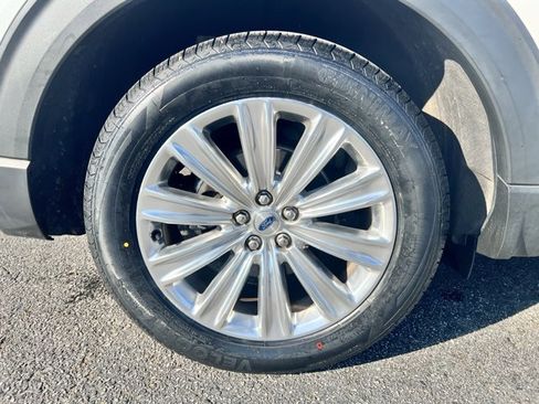 Used 2022 Ford Explorer Limited w/ Equipment Group 301A image 24