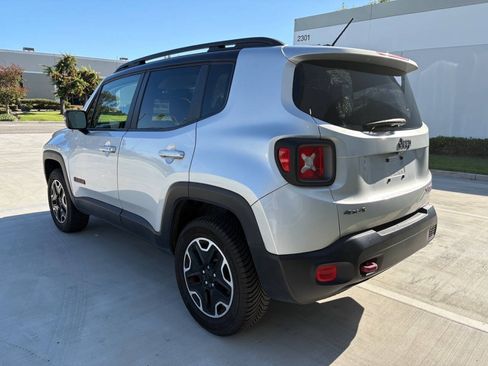Used 2017 Jeep Renegade Trailhawk AWD/4WD image 4