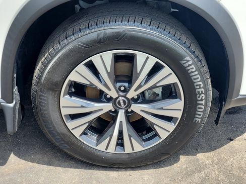 Used 2023 Nissan Rogue SV AWD/4WD image 8